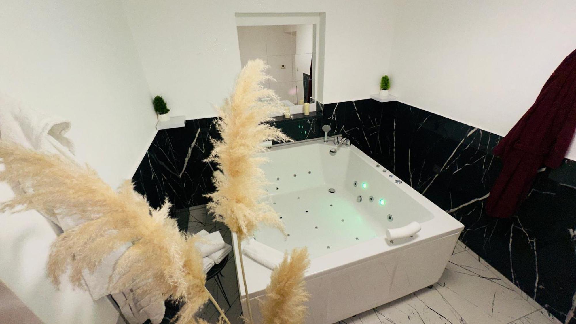 Hedonist Spa Jacuzzi Sarajevo Free Parking ภายนอก รูปภาพ