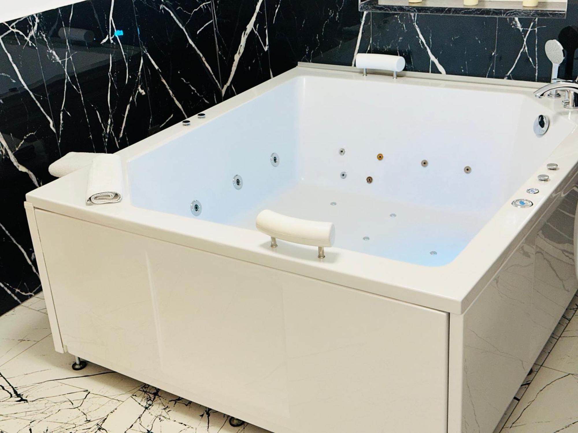 Hedonist Spa Jacuzzi Sarajevo Free Parking ภายนอก รูปภาพ